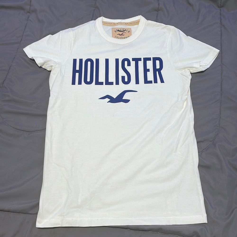 Men’s small Hollister T shirt never worn before